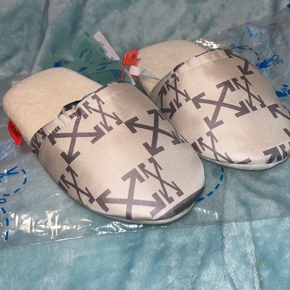 🚧OFF-WHITE SLIPPERS NWT - Picture 1 of 4